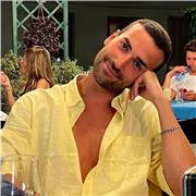 Laureato con lode in Lettere Classiche ed esperienze di insegnamento nei licei offre lezioni private di Latino/ Greco/ Italiano anche a distanza